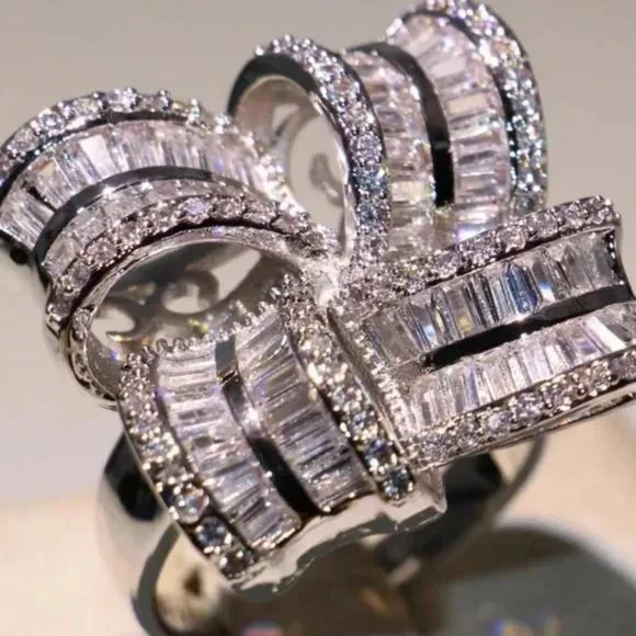 STERLING SILVER DIAMOND FLOWER RING, CUTE RING, SHINY RING. - Picture 3 of 4